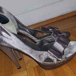 Never wear, only wore 2 times